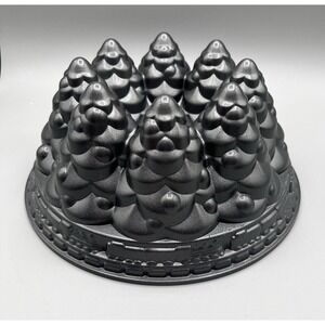 Nordic Ware Holiday Tree Bundt Cake Pan Mold Cast Aluminum 10 Cups